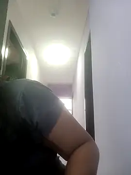 Snapshot of ScarletVibe chatting on April 23, 2026, 12:29 pm ScarletVibe online show from April 23, 2026, 12:29 pm