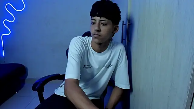 Snapshot of dante_martinez chatting on April 11, 2026, 8:34 pm dante martinez online show from April 11, 2026, 8:34 pm