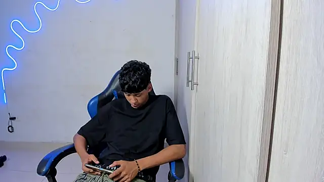 Snapshot of dante_martinez chatting on April 14, 2026, 8:14 pm dante martinez online show from April 14, 2026, 8:14 pm