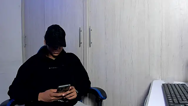 Snapshot of dante_martinez chatting on April 9, 2026, 8:26 pm dante martinez online show from April 9, 2026, 8:26 pm