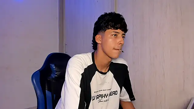 Snapshot of dante_martinez chatting on April 10, 2026, 8:49 pm dante martinez online show from April 10, 2026, 8:49 pm