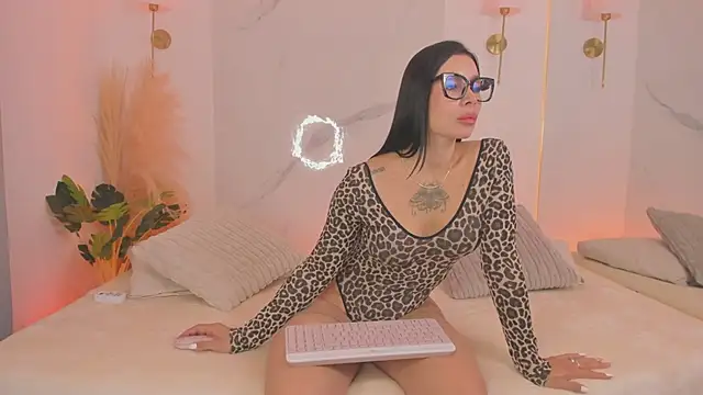 nathassa grant  online show from May 8, 2026, 1:26 pm