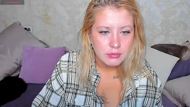 Snapshot of Simply_Alex chatting on May 16, 2026, 1:04 am Simply Alex online show from May 16, 2026, 1:04 am