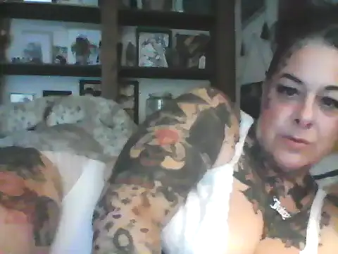 Kitty bang online show from April 23, 2026, 8:32 pm