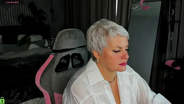 Snapshot of Linda_Zef1r chatting on May 2, 2026, 1:11 am Linda Zef1r online show from May 2, 2026, 1:11 am