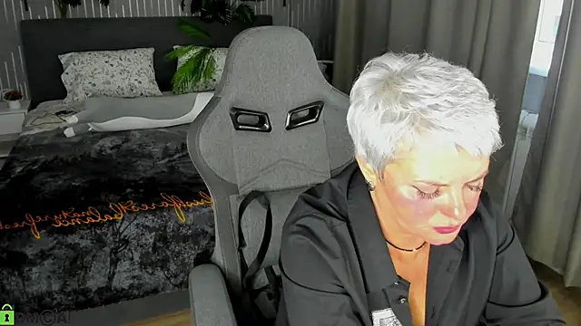 Snapshot of Linda_Zef1r chatting on May 6, 2026, 1:31 am Linda Zef1r online show from May 6, 2026, 1:31 am
