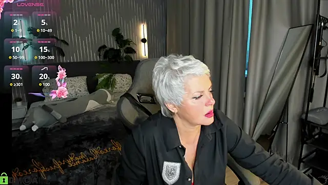 Snapshot of Linda_Zef1r chatting on May 13, 2026, 1:12 am Linda Zef1r online show from May 13, 2026, 1:12 am