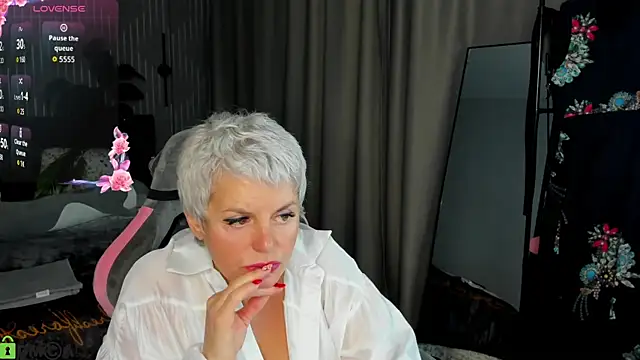 Snapshot of Linda_Zef1r chatting on May 3, 2026, 1:22 am Linda Zef1r online show from May 3, 2026, 1:22 am