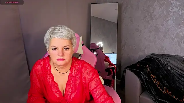 Snapshot of Linda_Zef1r chatting on May 28, 2026, 1:35 am Linda Zef1r online show from May 28, 2026, 1:35 am