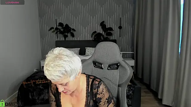 Snapshot of Linda_Zef1r chatting on May 20, 2026, 9:39 am Linda Zef1r online show from May 20, 2026, 9:39 am