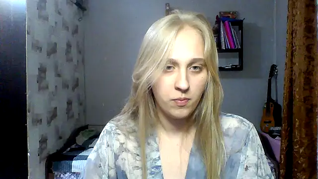 Snapshot of IsOlli chatting on June 16, 2026, 2:39 pm IsOlli online show from June 16, 2026, 2:39 pm