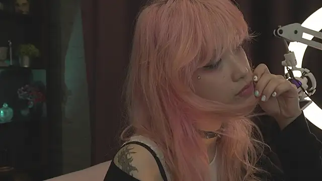 MikuMikiLeak online show from April 1, 2026, 8:37 am