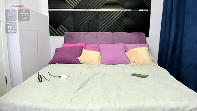 Snapshot of Nika_Vibe chatting on May 3, 2026, 2:05 am Nika Vibe online show from May 3, 2026, 2:05 am
