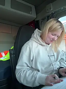 Snapshot of TruckerBabeLeenchen chatting on April 9, 2026, 4:47 am TruckerBabeLeenchen online show from April 9, 2026, 4:47 am