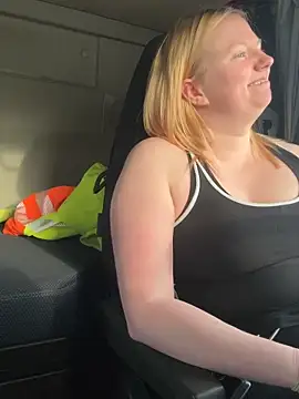 Snapshot of TruckerBabeLeenchen chatting on April 9, 2026, 6:19 am TruckerBabeLeenchen online show from April 9, 2026, 6:19 am