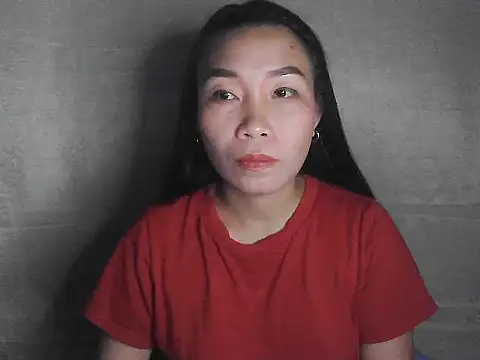 Snapshot of flower_girl25 chatting on April 24, 2026, 8:33 pm flower girl25 online show from April 24, 2026, 8:33 pm
