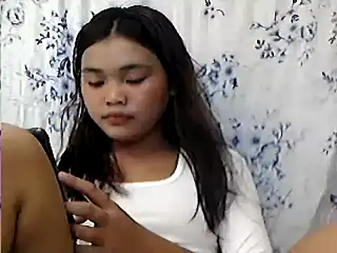 Snapshot of AsianPinay18 chatting on April 26, 2026, 5:05 am AsianPinay18 online show from April 26, 2026, 5:05 am