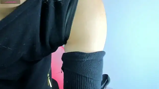 angelcherrypie online show from April 18, 2026, 1:02 pm
