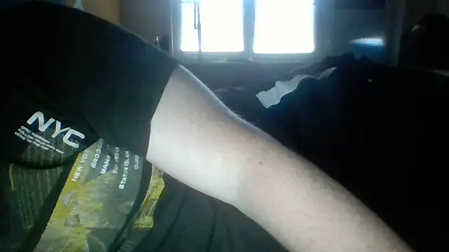 Snapshot of Pallmees chatting on June 17, 2026, 12:15 pm Pallmees online show from June 17, 2026, 12:15 pm