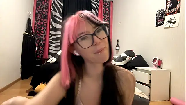 Snapshot of WifeAileen chatting on May 11, 2026, 2:45 pm WifeAileen online show from May 11, 2026, 2:45 pm