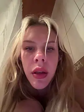 Snapshot of krixsta chatting on April 5, 2026, 10:05 pm krixsta online show from April 5, 2026, 10:05 pm