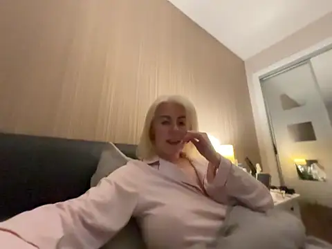 Laylaskyexx online show from May 9, 2026, 9:29 pm