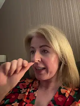 Snapshot of Laylaskyexx chatting on April 3, 2026, 8:59 pm Laylaskyexx online show from April 3, 2026, 8:59 pm