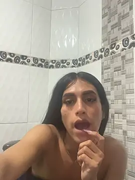 luna duque online show from May 24, 2026, 8:53 pm