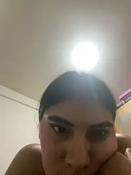 Alara Keyy online show from May 5, 2026, 3:31 am