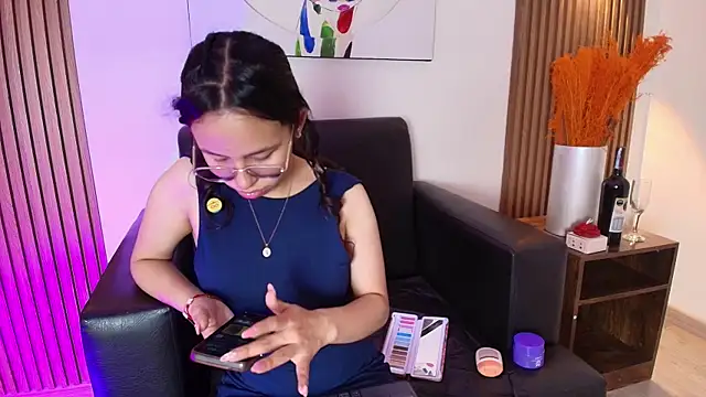 DaphneValucci online show from May 1, 2026, 8:47 pm