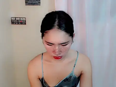 urasiankylie online show from May 3, 2026, 5:01 am