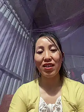 Huonglyna online show from April 18, 2026, 3:14 pm