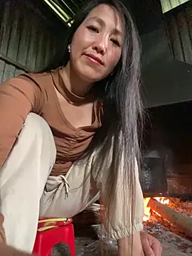 Huonglyna online show from May 10, 2026, 3:43 am