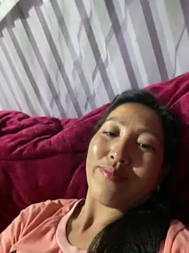 Huonglyna online show from May 20, 2026, 2:03 pm
