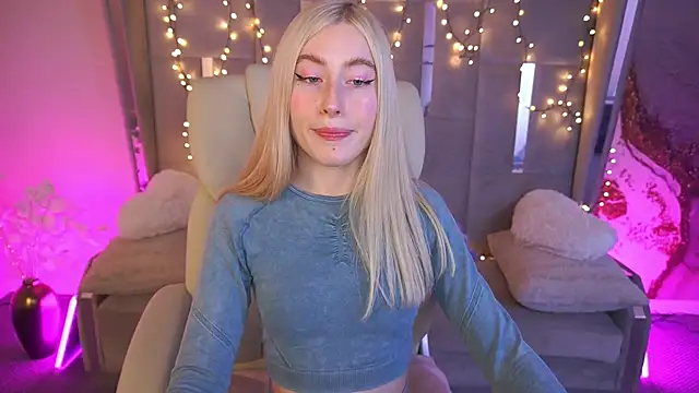 MelaniiePlay online show from May 18, 2026, 1:38 pm