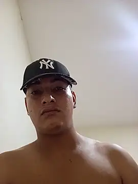 xaviruiz123 online show from May 15, 2026, 5:27 am
