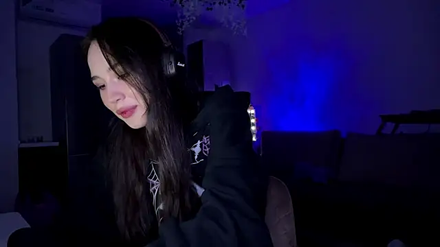 Elizabetswan online show from April 10, 2026, 9:22 pm