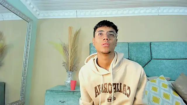 Snapshot of DannTaylor chatting on April 30, 2026, 12:01 pm DannTaylor online show from April 30, 2026, 12:01 pm