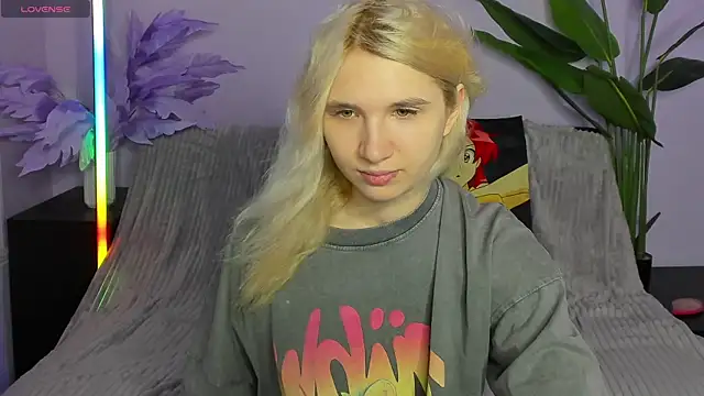 Kitty Blondie online show from April 6, 2026, 2:29 am