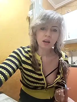 Snapshot of TaynaSecret chatting on April 5, 2026, 8:26 pm TaynaSecret online show from April 5, 2026, 8:26 pm