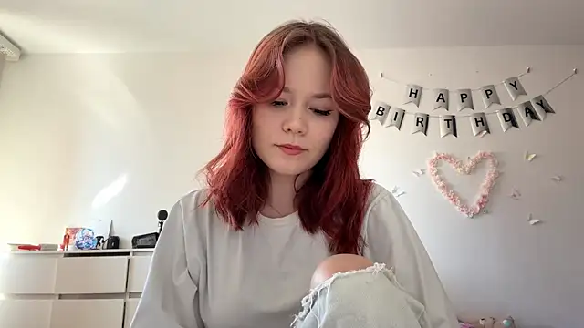 Snapshot of BernieceFender chatting on April 5, 2026, 9:05 am BernieceFender online show from April 5, 2026, 9:05 am