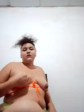 Snapshot of Marialae2735 chatting on April 5, 2026, 3:57 am Marialae2735 online show from April 5, 2026, 3:57 am