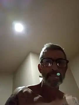 Snapshot of chris-sbh11 chatting on May 3, 2026, 1:22 am chris-sbh11 online show from May 3, 2026, 1:22 am
