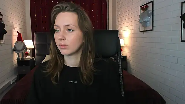 Snapshot of MeganClapp chatting on April 22, 2026, 5:14 am MeganClapp online show from April 22, 2026, 5:14 am