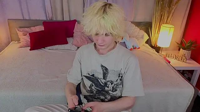 Snapshot of JameMilann chatting on April 28, 2026, 8:24 pm JameMilann online show from April 28, 2026, 8:24 pm
