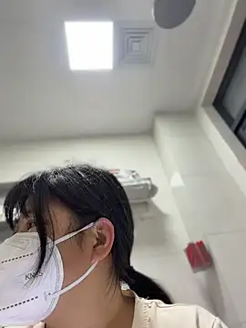 xiuxiu666 online show from May 10, 2026, 1:36 pm