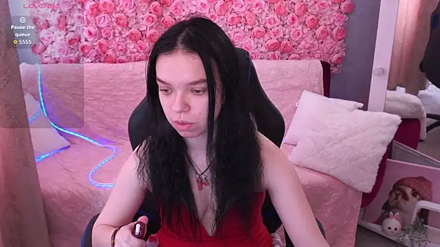 Snapshot of KatrinPearlsss chatting on May 8, 2026, 12:42 pm KatrinPearlsss online show from May 8, 2026, 12:42 pm
