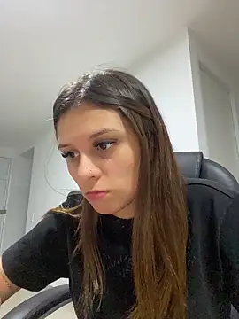 Snapshot of Alison_parkerrr chatting on April 4, 2026, 1:45 am Alison parkerrr online show from April 4, 2026, 1:45 am