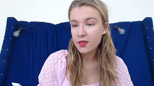 Snapshot of Yennyloves chatting on May 31, 2026, 2:01 pm Yennyloves online show from May 31, 2026, 2:01 pm