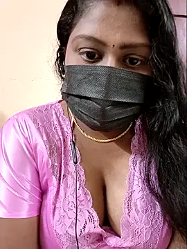 Snapshot of Romantic_Woman chatting on April 15, 2026, 6:01 pm Romantic Woman online show from April 15, 2026, 6:01 pm